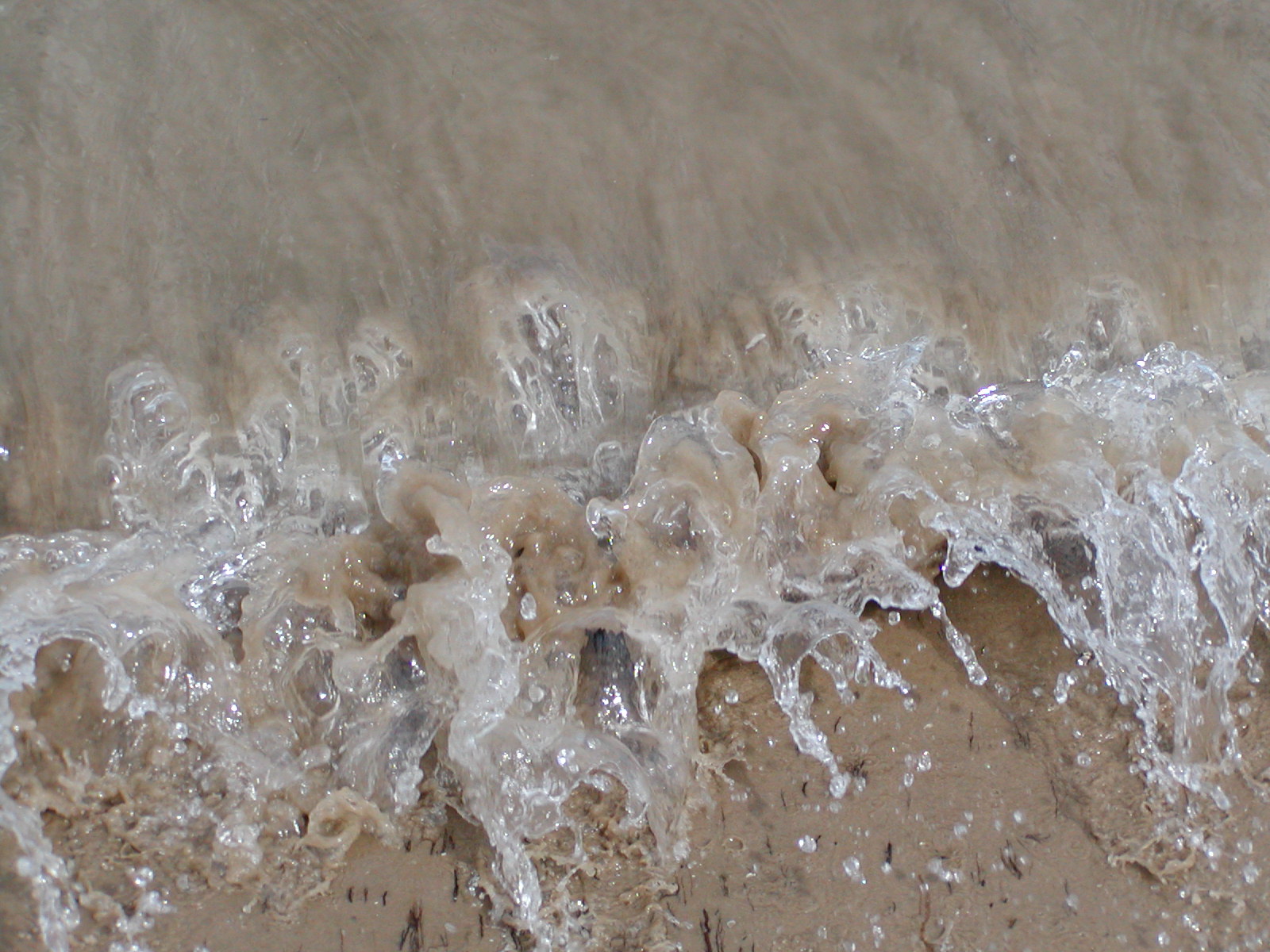 Waves on the beach at Alpena (Lake Houron)